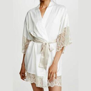 NEW Flora Nikrooz Women Gabby Charmeuse Lace Trim Ivory Beige Belted Short Robe